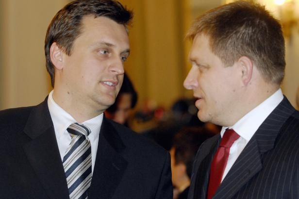 obrázek: Hlasování o vládě ve stínu odpadlíků – Ficovi je lépe, šéf sněmovny přišel o kus žaludku