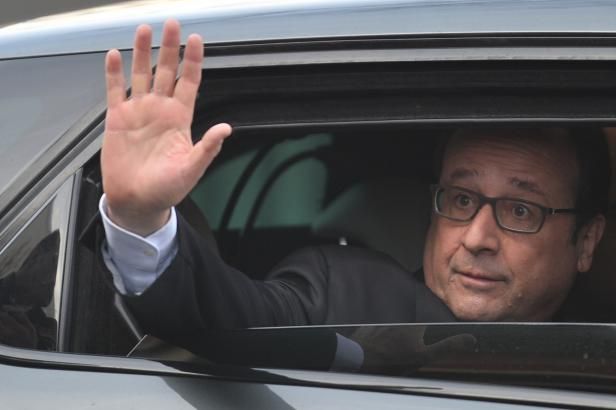 obrázek: Hollandova podpora je u Francouzů jako na houpačce. I kvůli nešikovné PR kampani