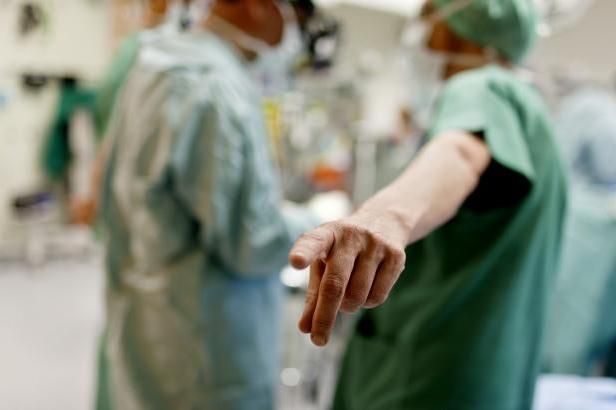 obrázek: \nIKEM poprvé transplantoval tenké střevo, přípravy trvaly roky\n