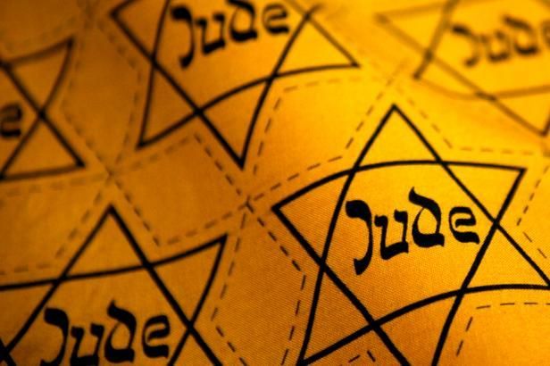 obrázek: Izraelská drobotina s hvězdou Jude se nelíbila rodičům ani úřadům