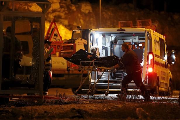 obrázek: Izraelští vojáci zastřelili tři Palestince, kteří na ně opět zaútočili nožem