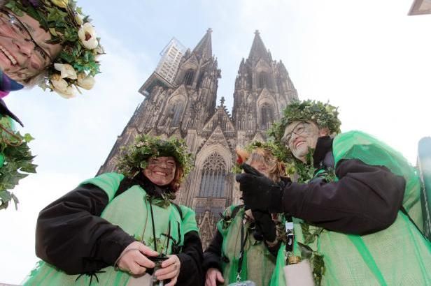Je tu karneval: Rio se vlní v rytmu samby, Benátkami se brodí krásné masky