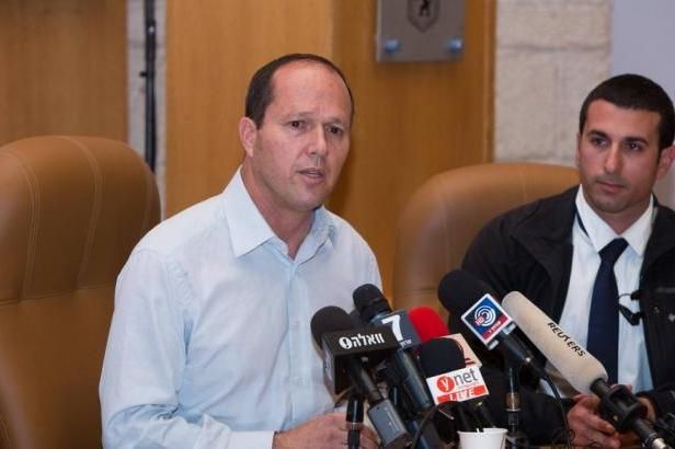 obrázek: Jeruzalémský starosta se svou ochrankou zneškodnil útočníka