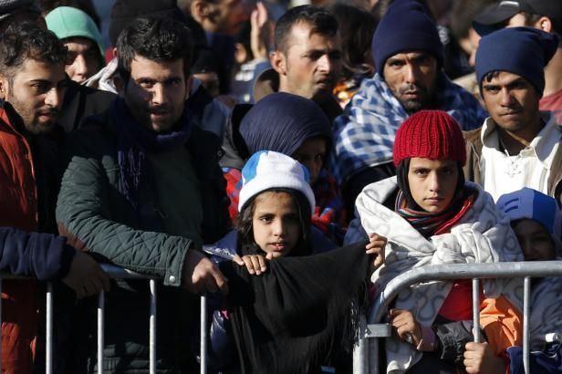 obrázek: Juncker varuje státy EU před pomstou: V Paříži neútočil uprchlík, ale zločinec