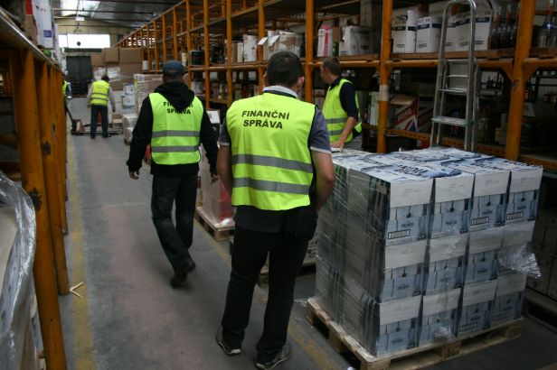 obrázek: \nKobra má další zásah, škoda na daních přesahuje 261 milionů\n