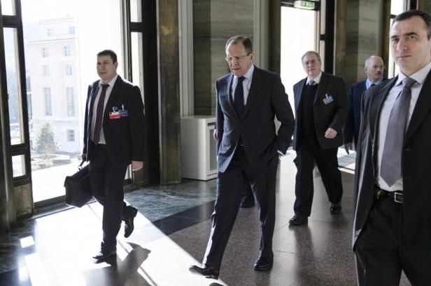 obrázek: Kyjev musí zrušit embargo a zajistit práva Donbasu, řekl Lavrov