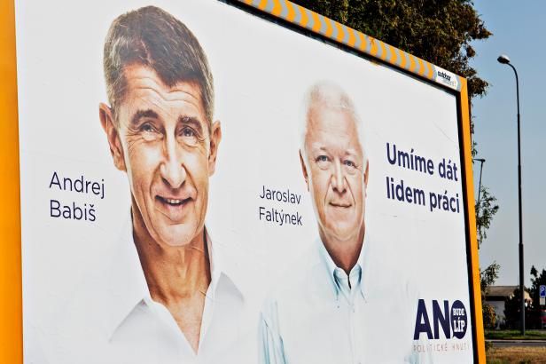 obrázek: Limit na kampaně a dary potká strany možná už v příštích sněmovních volbách