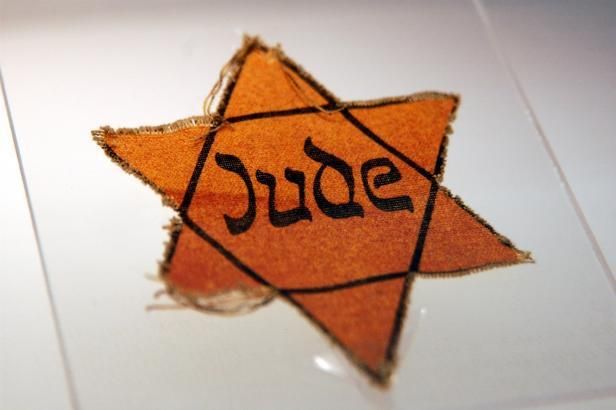 obrázek: Mark Podwal nechal nahlédnout do dějin antisemitismu – od moru po holocaust