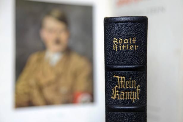 obrázek: Mein Kampf už není „mein“. Autorská práva na Hitlerův spis vypršela