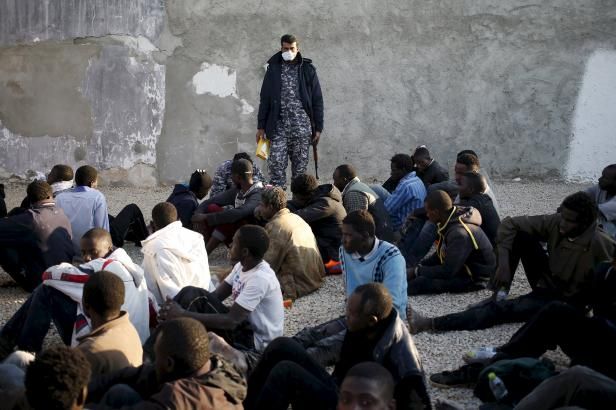 obrázek: Migrace si cestu najde: Proud z Afriky sílí, nová libyjská vláda se snaží zakročit
