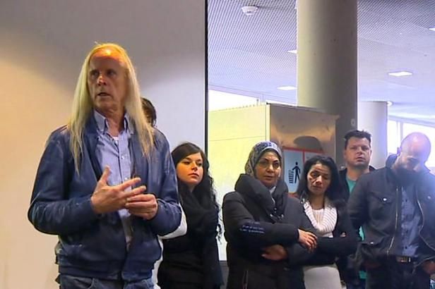 obrázek: Migrantům pomáhá synovec exkancléře Kiesingera - muže s hnědou minulostí