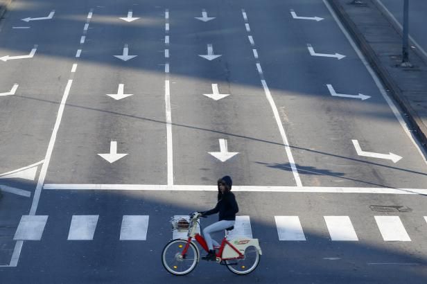 obrázek: Milán a Řím zejí prázdnotou. Z ulic kvůli smogu zmizela auta