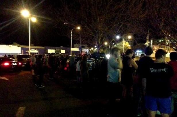 obrázek: Muž drží rukojmí v australském parku, na těle má prý výbušniny