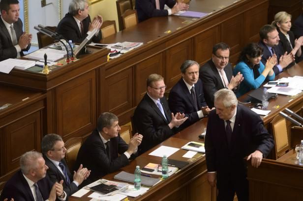 obrázek: Muže, který vyhrožoval bombou ve sněmovně, zadržela policie