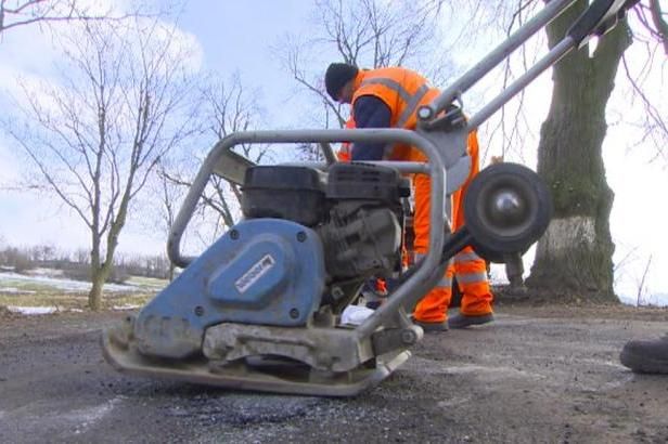 obrázek: Na opravy silnic rozdá ministerstvo 4,4 miliardy