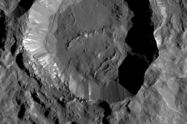 Na planetce Ceres je led, potvrdili vědci