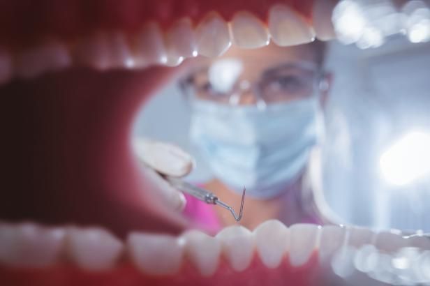 obrázek: Na zubařském křesle mu ošetřili chrup, přišel však o paměť