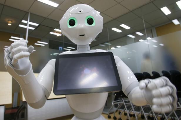 Násilí na robotech kvete: HitchBOT skončil v USA bez hlavy, Peppera nakopl opilý Japonec