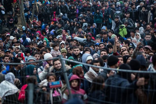 obrázek: Němečtí kriminalisté sledují podezřelé migranty, může jít o teroristy