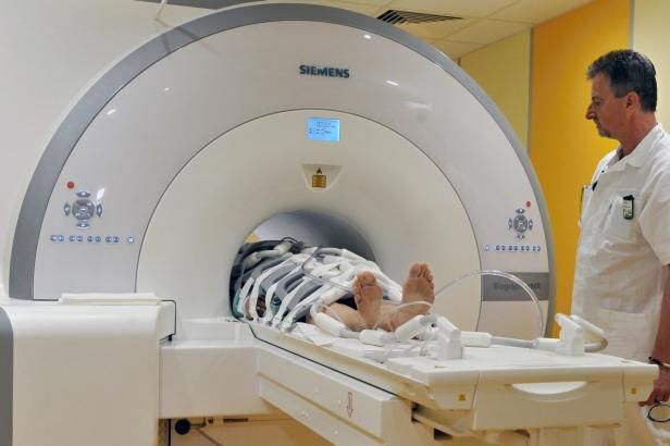 obrázek: Nemocnice ušetřily na zakázkách 1,6 miliardy, centrální nakupování ale nefunguje