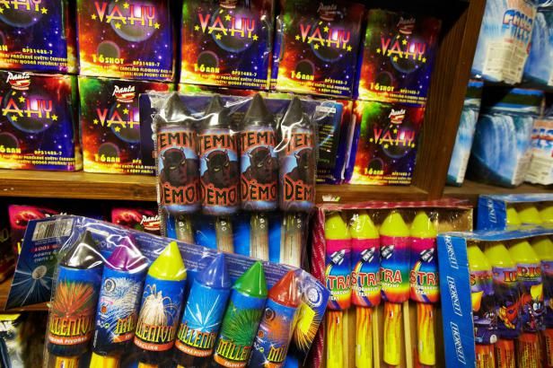 obrázek: Nový rok se blíží. Policisté zamířili do obchodů s pyrotechnikou