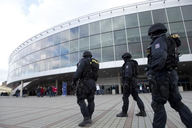 obrázek: Obchodní centra i letiště zůstanou pod větším dozorem minimálně do Silvestra
