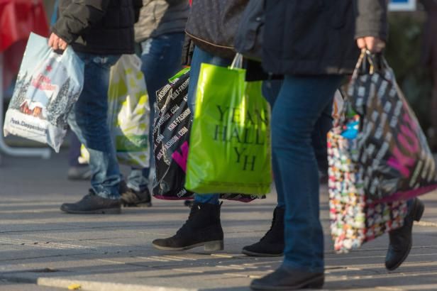 obrázek: Obchodníci si mnou ruce, Češi o zlatém víkendu nakupovali ostošest