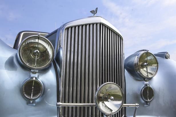 obrázek: OBRAZEM: Aristokraté Rolls-Royce a Bentley se sjeli v Praze