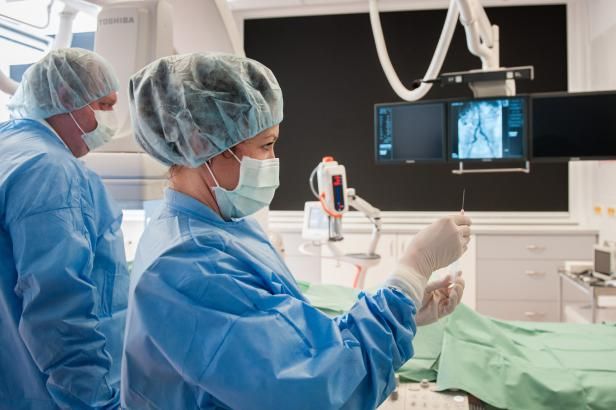 obrázek: Od Nového roku se mohou na zvýšení platů těšit lékaři či úředníci