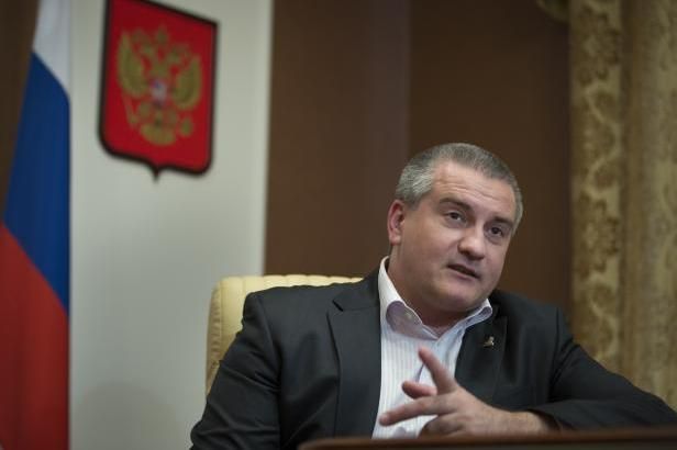 obrázek: \nOd soboty nesmí lidé z EU investovat na Krymu\n
