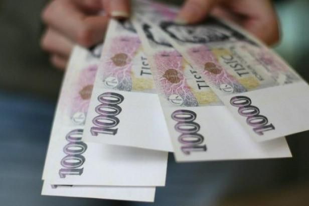 obrázek: Od únorové výplaty budou mít politici tisíce navíc