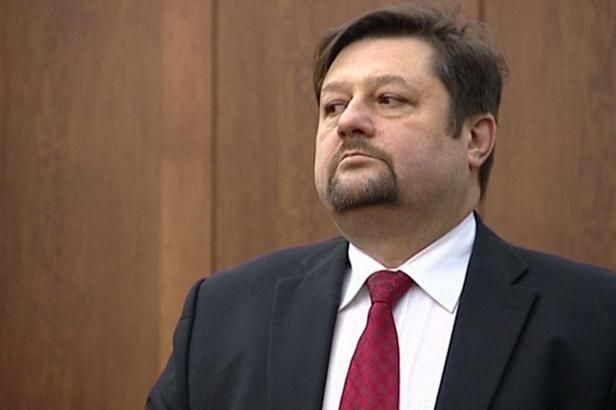 obrázek: Odsouzený exposlanec Wolf je už tři roky na útěku. Podle jeho syna je v Evropě