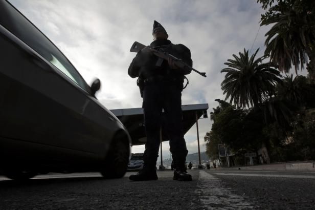 obrázek: ONLINE: Francie mobilizovala 115 tisíc vojáků a policistů, pátrá po dvou podezřelých