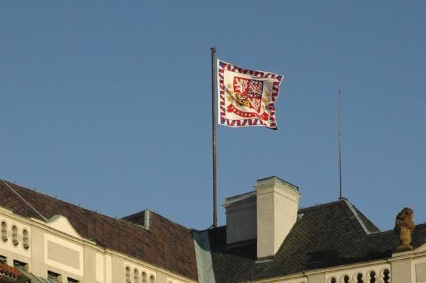 obrázek: \nOpozici chyběla v Zemanově projevu vize, Dienstbier ho raději nesledoval\n