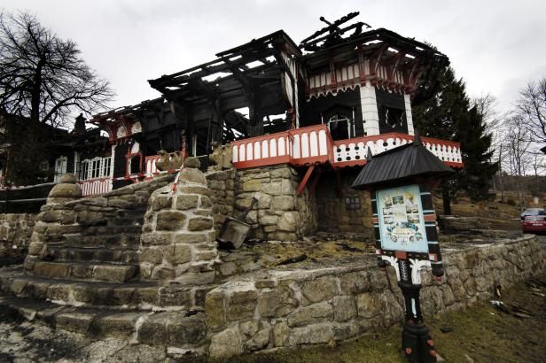 obrázek: Opraváři komína vyhořelé chaty Libušín hrozí až 8 let vězení