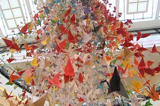 obrázek: Origami pomáhají Martině, kterou útočník kyselinou připravil o zrak