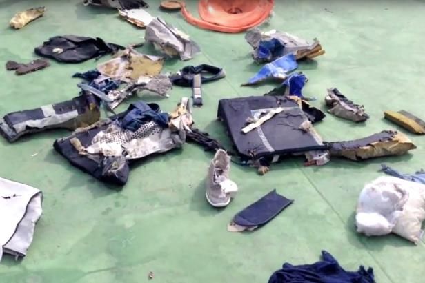 obrázek: Pád egyptského airbusu: Data prý ukazují, že pravou část letadla poničila exploze
