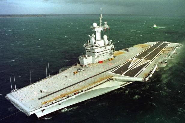 obrázek: Paříž nasadila do boje s islamisty obří letadlovou loď