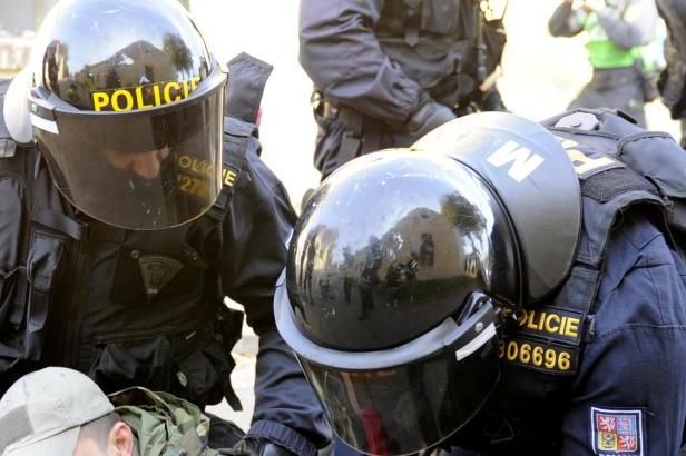 obrázek: Petice žádá návrat plných výsluh, vnitro se odvolává na Babiše