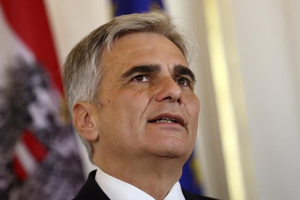obrázek: Ploty uprchlickou krizi nevyřeší, varuje rakouský kancléř