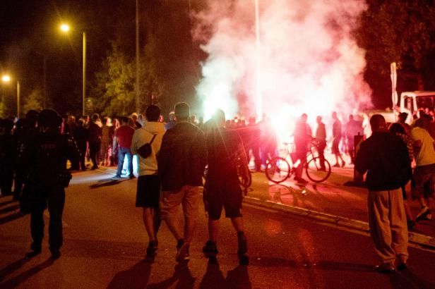 obrázek: Poblíž hranic s Českem proběhla „bitva“ o uprchlické centrum