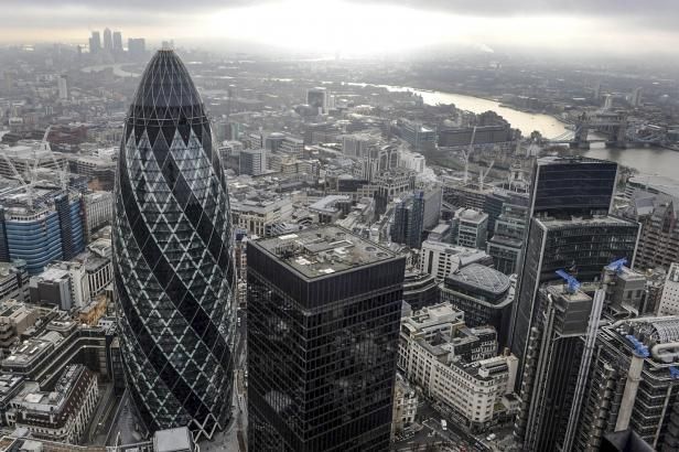 PODÍVEJTE SE: Norman Foster proměnil světovou architekturu