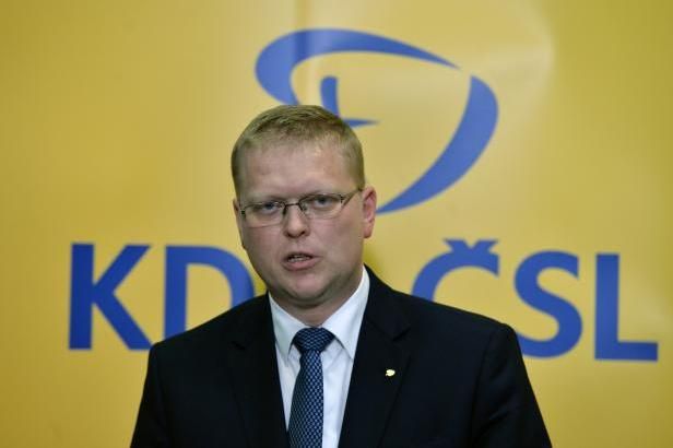 obrázek: Podle lidovců by měl Zeman přehodnotit svou účast na oslavách v Moskvě