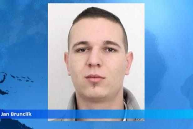 obrázek: Policie hledá nebezpečného muže z Plzeňska, vážně pobodal dívku