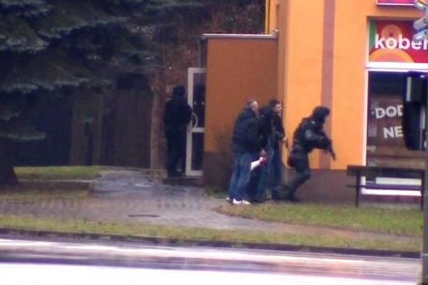 obrázek: Policie: Střelec vyjednával o rukojmí a kolem sebe už měl mrtvé