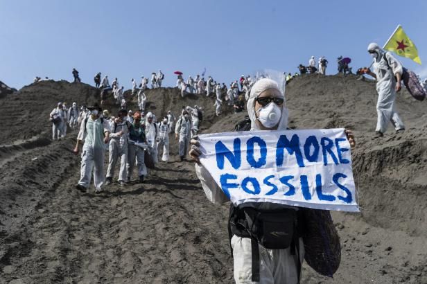 obrázek: Policie v Německu zatkla sto dvacet aktivistů, kteří pronikli do elektrárny