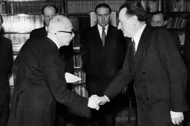 obrázek: Političtí vězni vyzvali KSČM, ať se zruší, když se přihlásila k únoru 1948