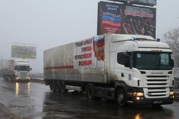 obrázek: 
Porošenko: Rusko v humanitárních konvojích vozí rebelům palivo a materiál
