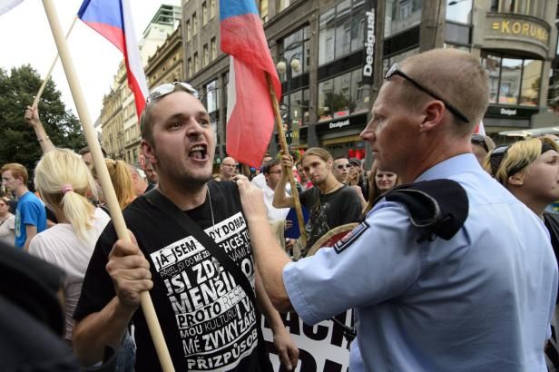 obrázek: Použijme v diskusi kolem migrantů zdravý rozum, vyzývá politolog