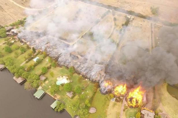 obrázek: Požár zničil luxusní čtvrť u Johannesburgu, Krejčířově vile se vyhnul